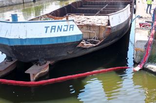 Demontowali statek na wodzie. Wpadli na gorącym uczynku