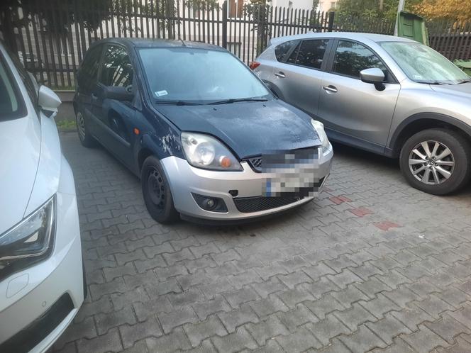 Auto z kradzionym zderzakiem