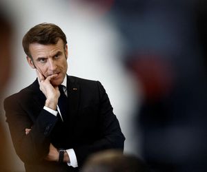 Prawda o Macronie ujawniona! Nie zgadniesz, co kupuje hurtowo perfumy i zlewa się nimi w hurtowych ilościach