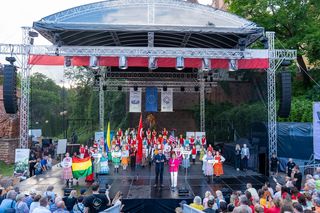 Dni Folkloru w Olsztynie 2025. Ulicami Starego Miasta przeszedł barwny korowód