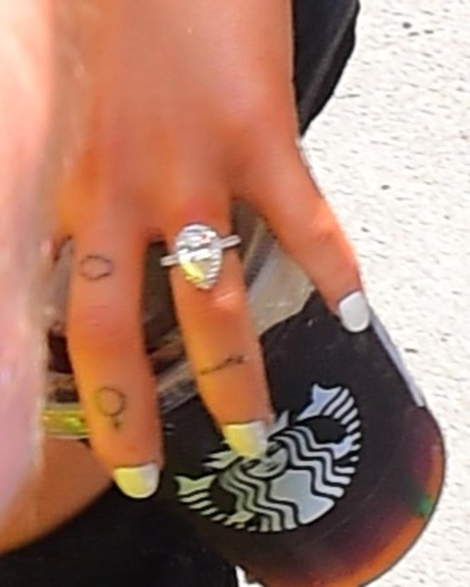 Ariana Grande - pierścionek zaręczynowy