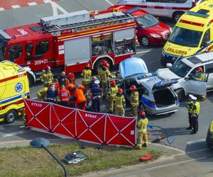 Wypadek radiowozu w Warszawie. Cztery osoby ranne, w tym policjanci