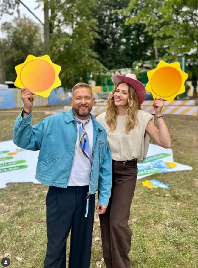 Kuba Wojewódzki z partnerką  na premierze "Hamleta"