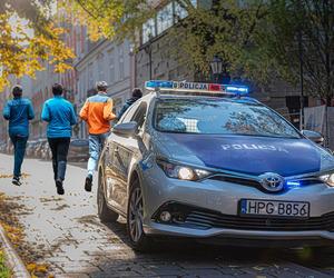 Powiesili martwego kota pod szkołą i wszystko nagrali! To uczniowie? Bulwersujące zdarzenie