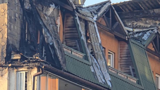 Pożar w Ząbkach. Strażacy przeszukują pogorzelisko