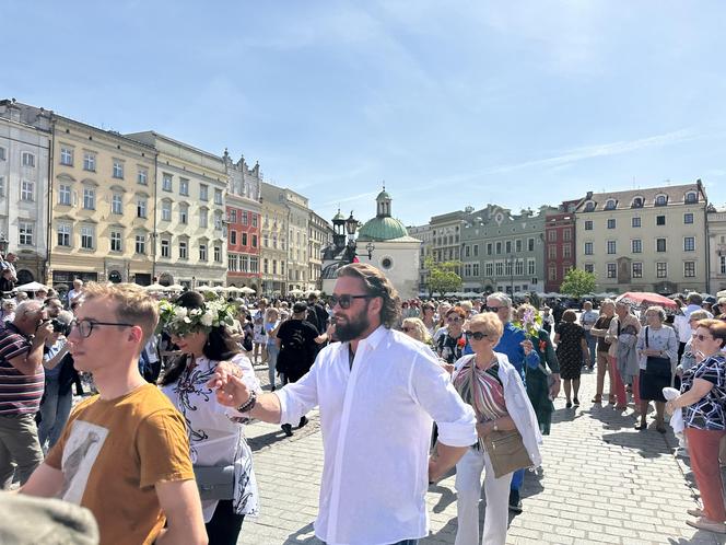 "Polonez wiosenny" na Rynku Głównym w Krakowie