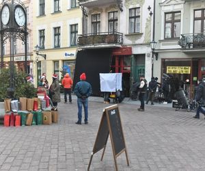 W Toruniu kręcą film. Ma być hitem TVP. Mamy zdjęcia z planu