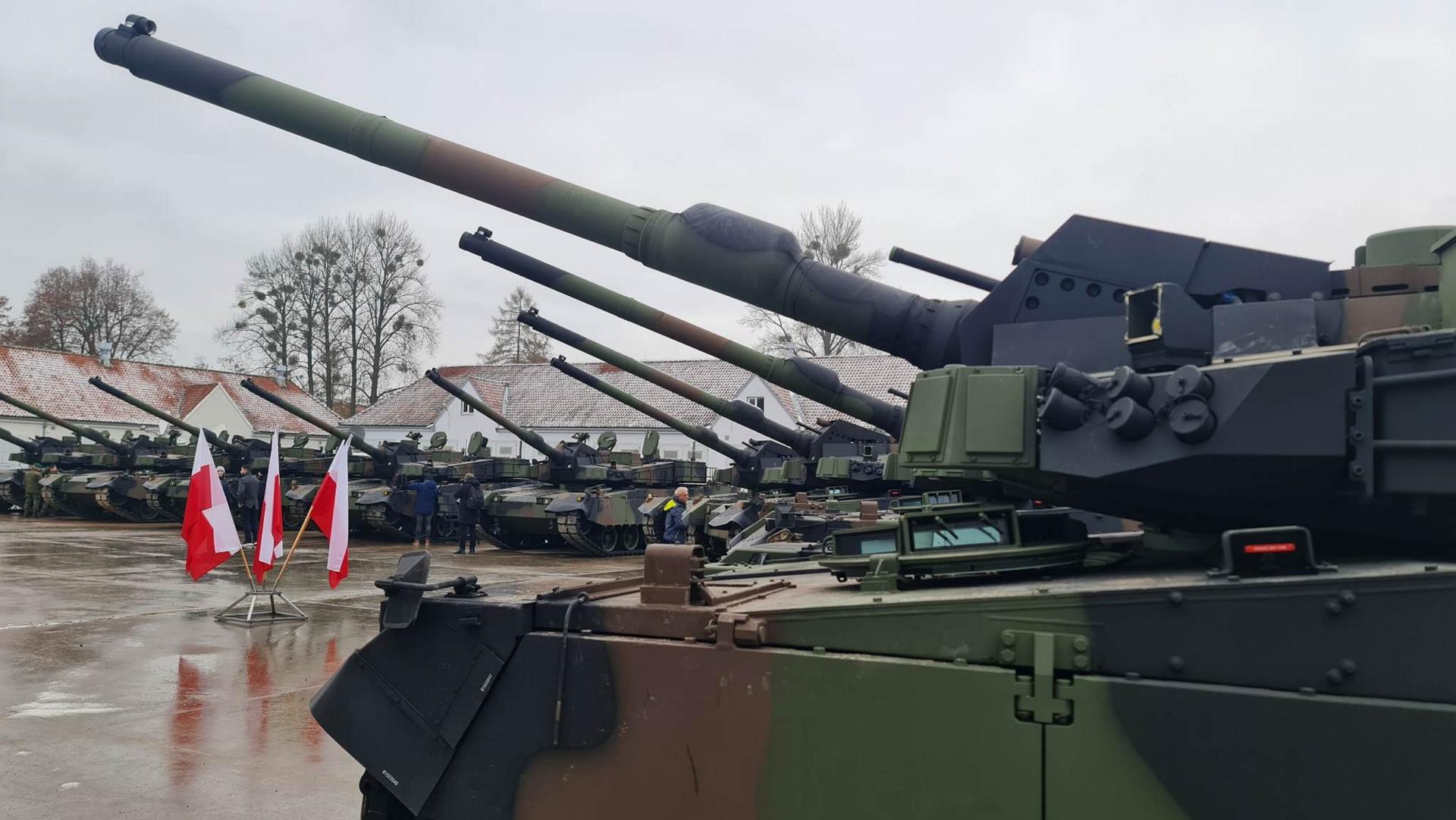 Błaszczak przekazał K2. Koreańskie czołgi już w Morągu