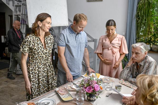 W obsadzie m.in. Anita Sokołowska, Julia Wieniawa, Mariusz Drężek. Małgorzata Rożniatowska i Marian Opania.