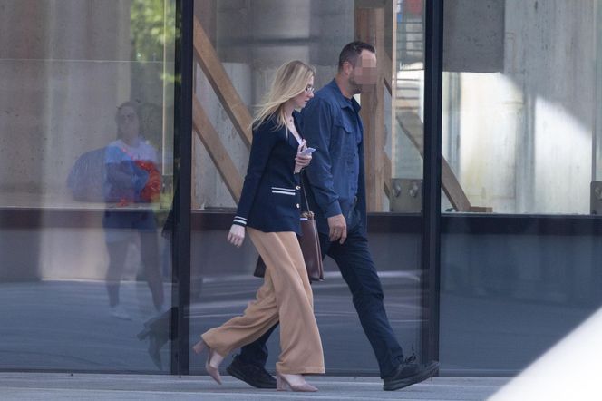 Kinga Duda miesiąc po ślubie rozkwita! Przyłapaliśmy młodą mężatkę. Nie była sama