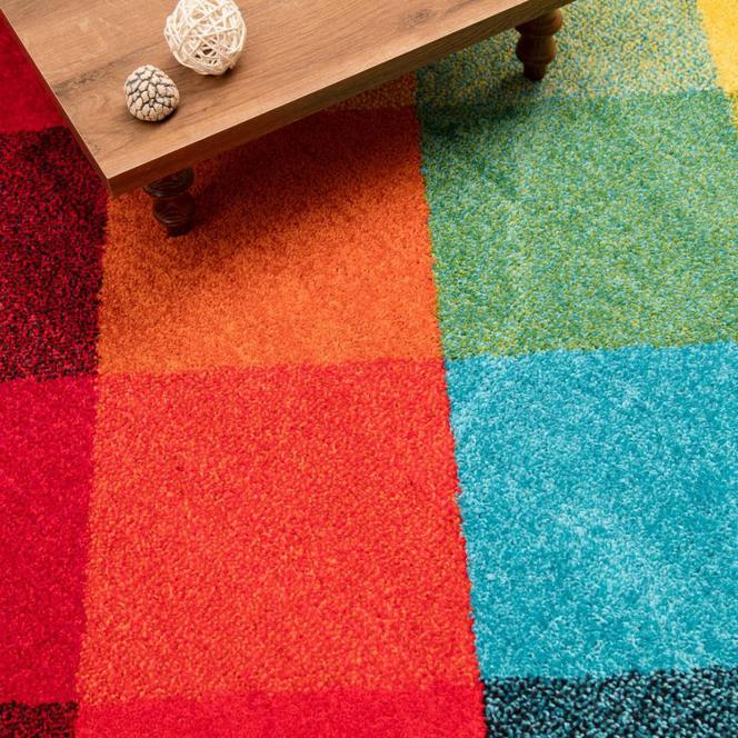 Kolorowy dywan w salonie