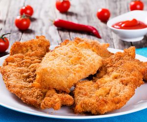 Soczyste kotlety z udek kurczaka to prawdziwa uczta! Przepis na udka kurczaka à la schabowe