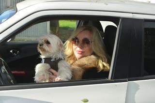 Mieszkańcy Skolimowa dostali kurtki