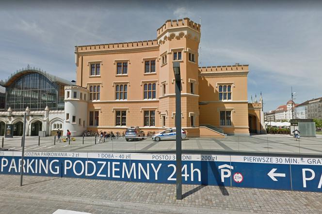 Parking przy dworcu Wrocław Główny - ul. Piłsudskiego 105