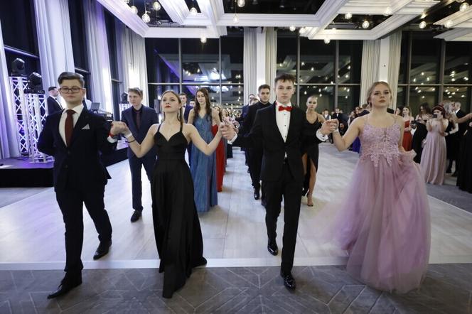 Studniówka na 34. piętrze. Bal maturalny IV LO w Gdańsku [ZDJĘCIA]