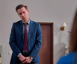 	Na Wspólnej odc. 4062. Darek Żbik (Michał Mikołajczak), prawniczka Kalina (Katarzyna Gałązka)