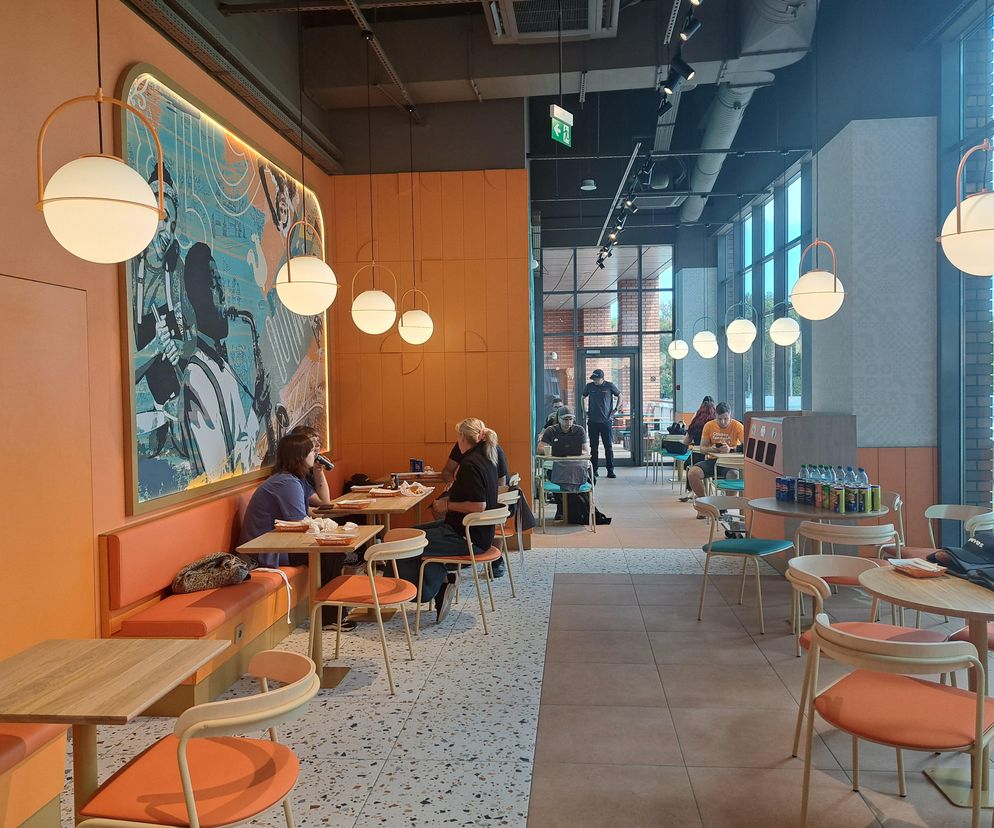 Pierwsza restauracja Popeyes w Krakowie. Zajrzeliśmy do kuchni i poznaliśmy tajniki luizjańskiej kanapki [GALERIA]