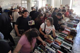 Setki książek, winyli i czasopism za 4 złote. We Wrocławiu rusza Giełda Książki Bibliotecznej