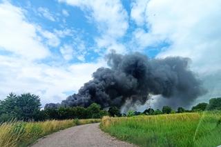 Kłęby czarnego dymu nad Lublinem! Płonie hala magazynowa przy ul. Metalurgicznej