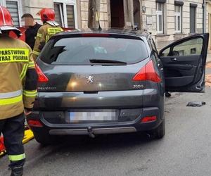 Śmiertelny wypadek w Piotrkowie Trybunalskim. Nie żyje kierowca peugeota [ZDJĘCIA].