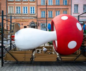 Montaż świątecznej iluminacji w Warszawie