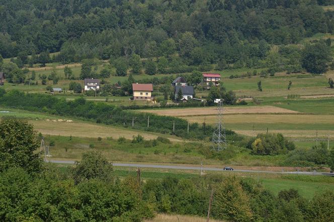 To jedna z najciekawszych wsi w Małopolsce. O jej lokację zabiegła królowa Polski 