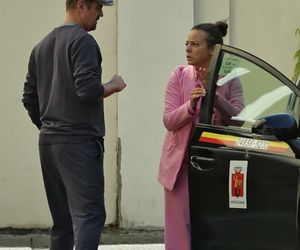 Anna Mucha z rodziną na lotnisku