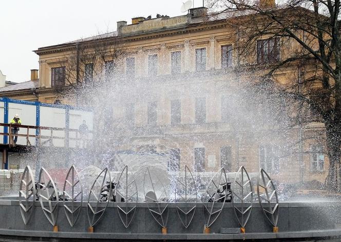 Lublin: Wypróbowano fontannę na Placu Litewskim [ZDJĘCIA]