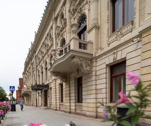 W Pałacu Poznańskich odkryto tapety z początku XX wieku