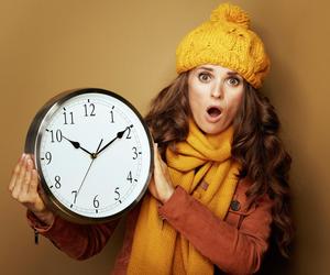 Zmiana czasu na zimowy. Stara Cyganka przestrzega: pod żadnym pozorem tego nie rób, bo możesz ściągnąć na siebie potwornego pecha