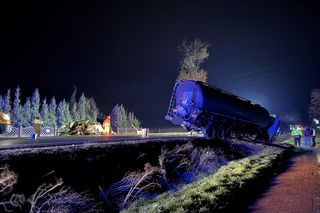 Śmiertelny wypadek pod Grójcem. Samochód osobowy zderzył się z cysterną