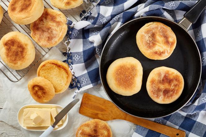 Angielskie muffiny: przepis na bułki śniadaniowe
