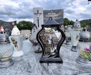 okazały grób Tadeusza D. Na cmentarzu w Kamienicy 