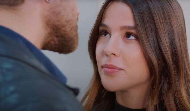 Melis awanturuje się z Feraye, a później podejrzewa, że Zeynep jest w ciąży z Cihanem.