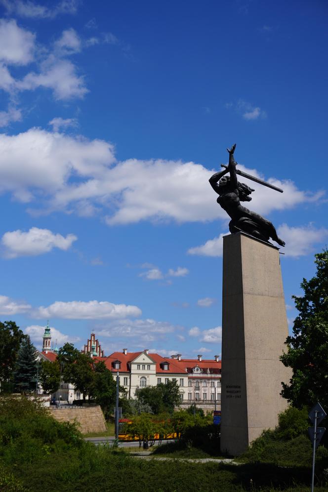 Pomnik Bohaterów Warszawy znany jako pomnik warszawskiej Nike