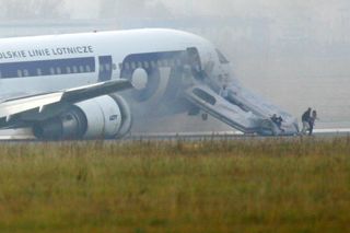 Kapitan Wrona dokonał heroicznego lądowania bez podwozia