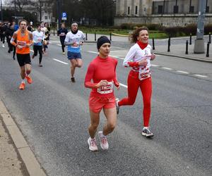 Bieg na Piątkę 2024, Warszawa - zdjęcia. Biegłeś? Szukaj się w galerii!