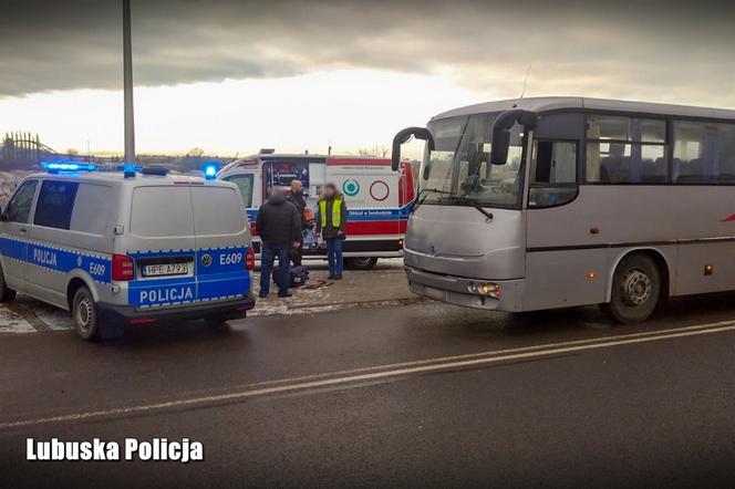 Zatrzymanie krążenia u kierowcy autobusu szkolnego! Dramatyczne chwile w Świebodzinie [ZDJĘCIA]