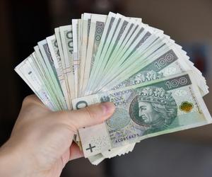 Ta grupa dostanie blisko 2500 zł dodatku na wakacje. Chodzi o ponad 700 tys. osób!