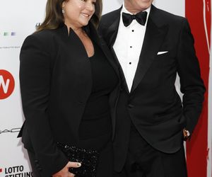 Pierce Brosnan i Keely Shaye Smith 