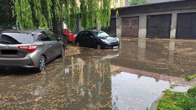 Opole. Ulice zamieniły się w potoki! Tak wyglądało centrum miasta w czwartek 24.06.21 r. [ZDJĘCIA]