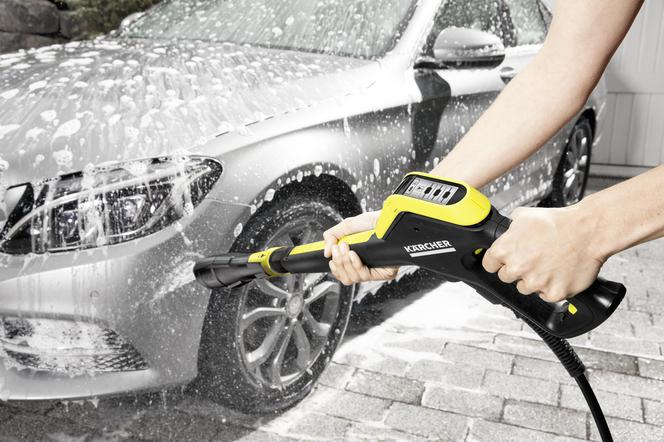 Czyszczenie samochodu myjką cisnieniową
