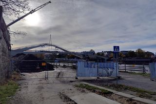 Kładka nad Wisłą nabiera kształtu! Zobacz, jak wygląda wielki sinus na nowej przeprawie