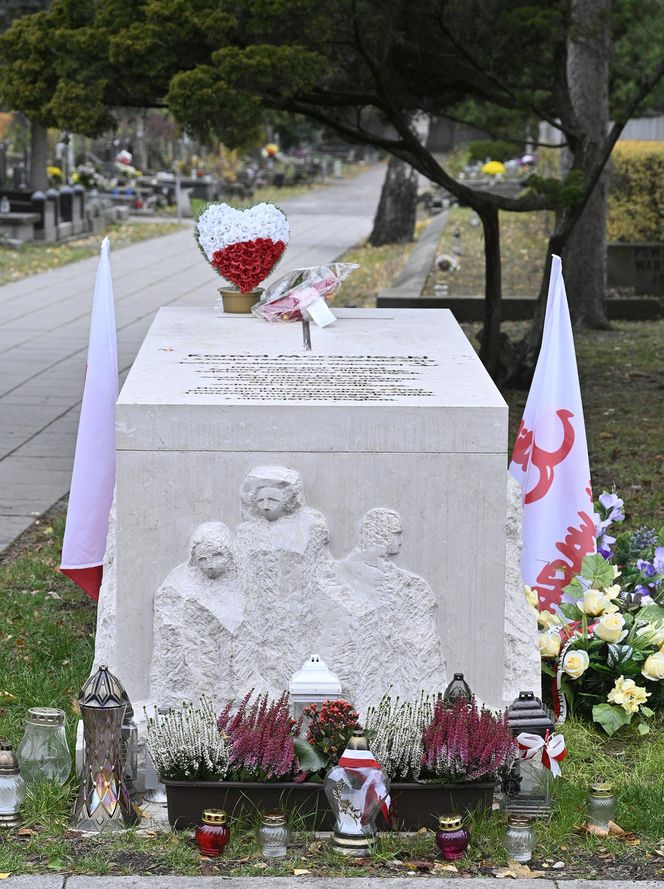 Grób Kornela Morawieckiego na  Powązkach Wojskowych