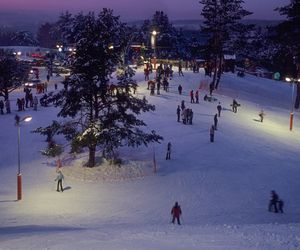 Ferie zimowe nie tylko w górach. Te kierunki także zachwycą zimowymi atrakcjami