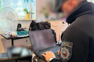 Złapano cyberterrorystów podejrzanych o setki fałszywych alarmów bombowych. W tle obrzydliwe treści z udziałem dzieci