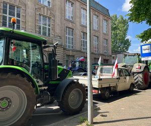 Protest rolników pod Zachodniopomorskim Urzędem Wojewódzkim w Szczecinie