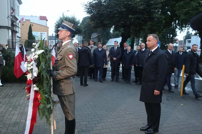 To tu zginęły pierwsze ofiary II wojny światowej. Prezydent Andrzej Duda złożył kwiaty w Wieluniu ZDJĘCIA