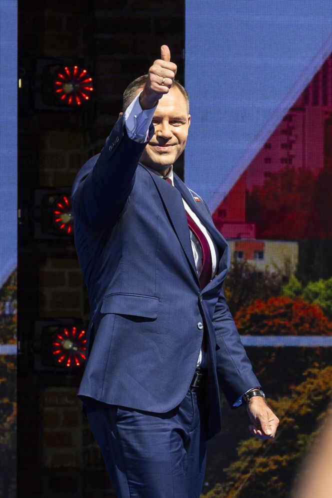 Iskrzy między Donaldem Tuskiem a Karolem Nawrockim