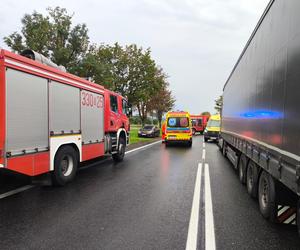 Bus uderzył w drzewo. Dwie osoby nie żyją! 